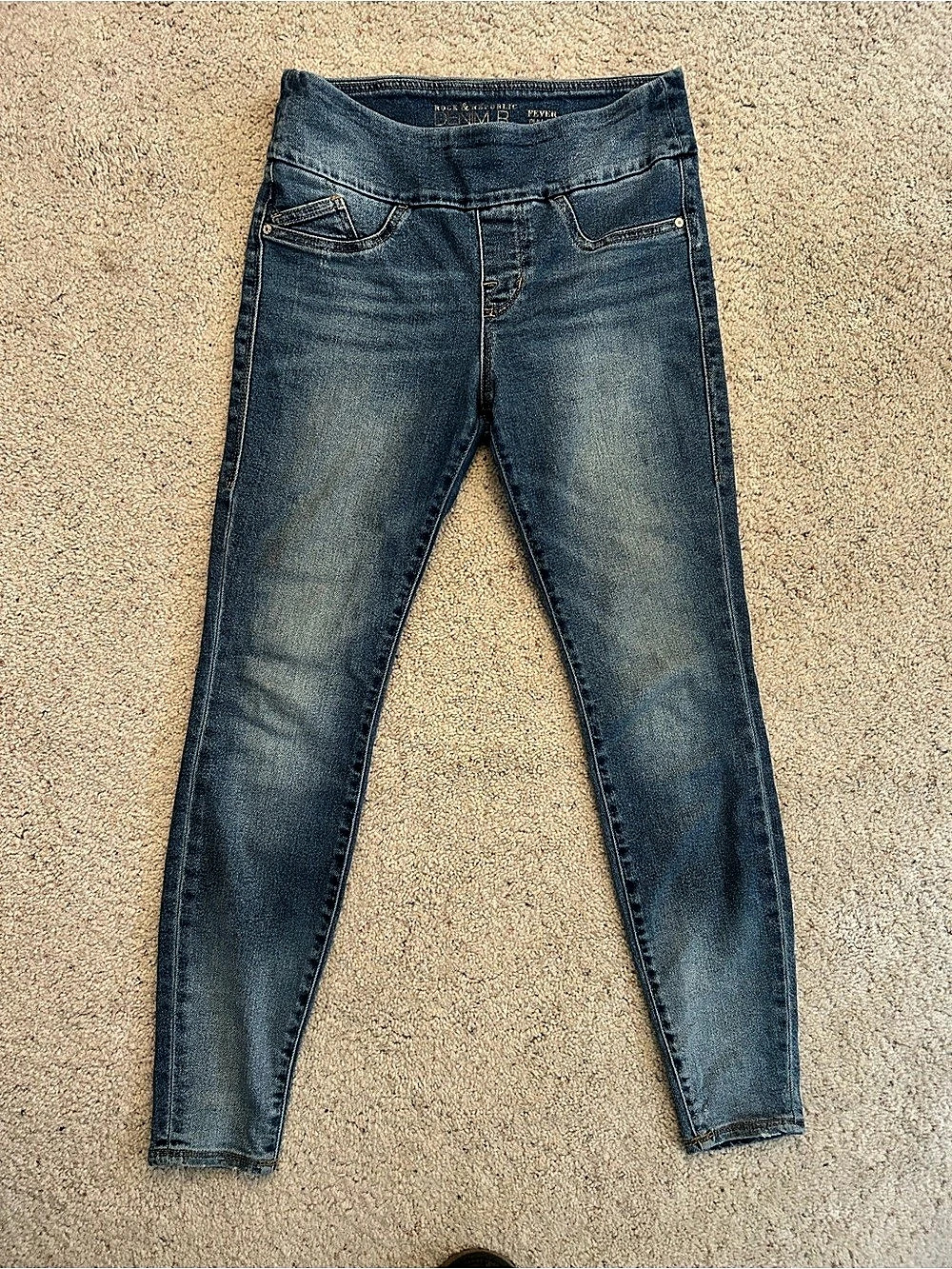 Rock & Republic Fever Pull On Skinny Jeans in Blue